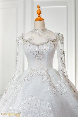 Áo cưới công chúa màu trắng tay dài mẫu 2 9/2022