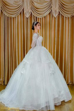 Áo cưới công chúa màu trắng tay dài mẫu 3 9/2022