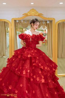 Áo cưới đỏ trễ vai mẫu mới nhất năm 2022