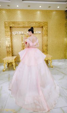 Áo cưới màu hồng mẫu mới nhất năm 2022