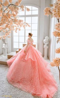 Áo cưới màu hồng trễ vai mẫu mới nhất năm 2022