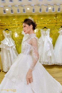 Áo cưới màu trắng tay dài ren mẫu mới nhất năm 2022