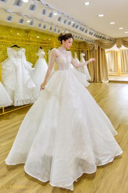 Áo cưới màu trắng tay dài ren mẫu mới nhất năm 2022