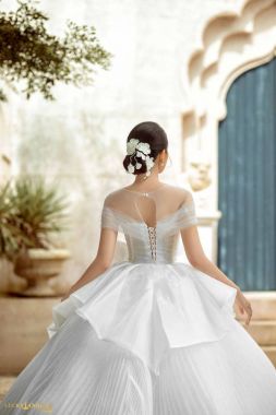 Áo cưới màu trắng trễ vai mẫu 3 9/2022