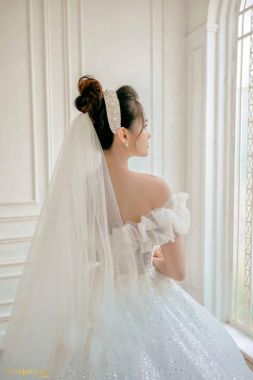Áo cưới màu trắng trễ vai mẫu 1 9/2022