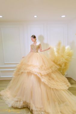 Áo cưới màu vàng mẫu mới nhất năm 2022