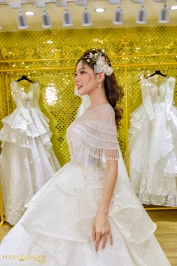 Áo cưới trắng cách điệu mới nhất năm 2022