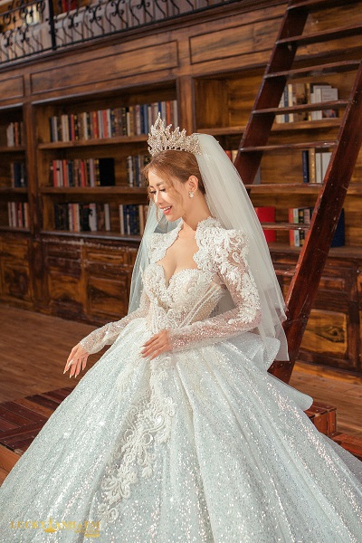 Áo cưới trắng mẫu 07 tháng 04/2023