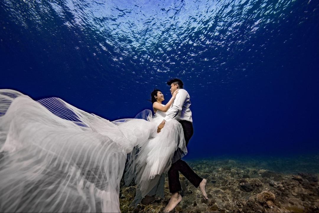 Concept chụp hình cưới dưới nước cực đẹp và lãng mạn