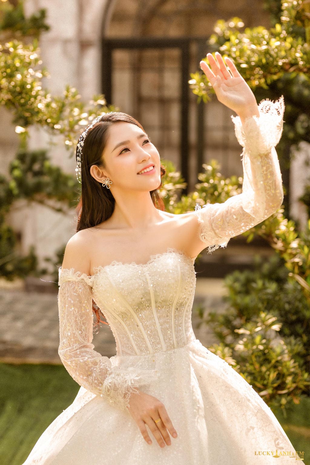 Phim trường Alibaba 1/2022 - Váy cưới cúp ngực