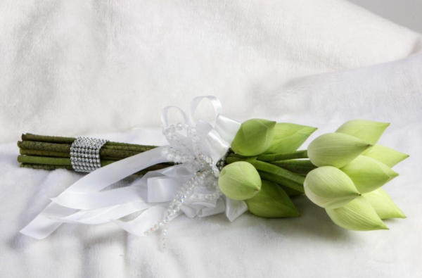 Bó hoa sen cưới