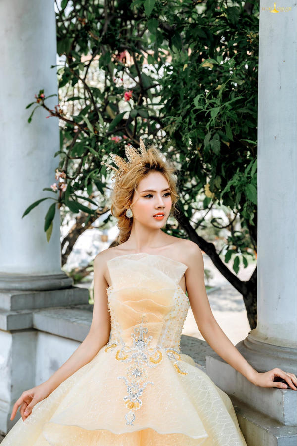 Điểm qua 30 thiết kế áo dài cưới màu vàng ấn tượng truyền thống