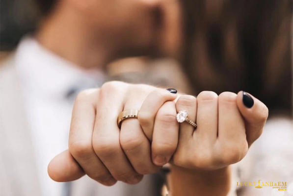 ý nghĩa việc đeo nhẫn cưới trong hôn nhân