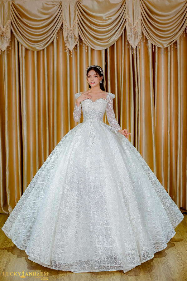 Áo cưới công chúa màu trắng tay dài mẫu 4 9/2022